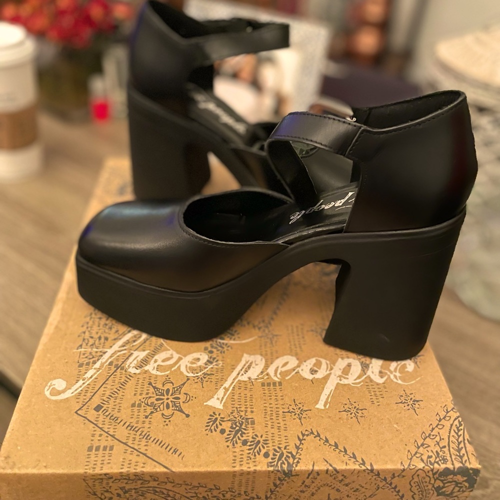 Beautiful shoes Gwen platform Mary Janes from freepeople, never been worn.